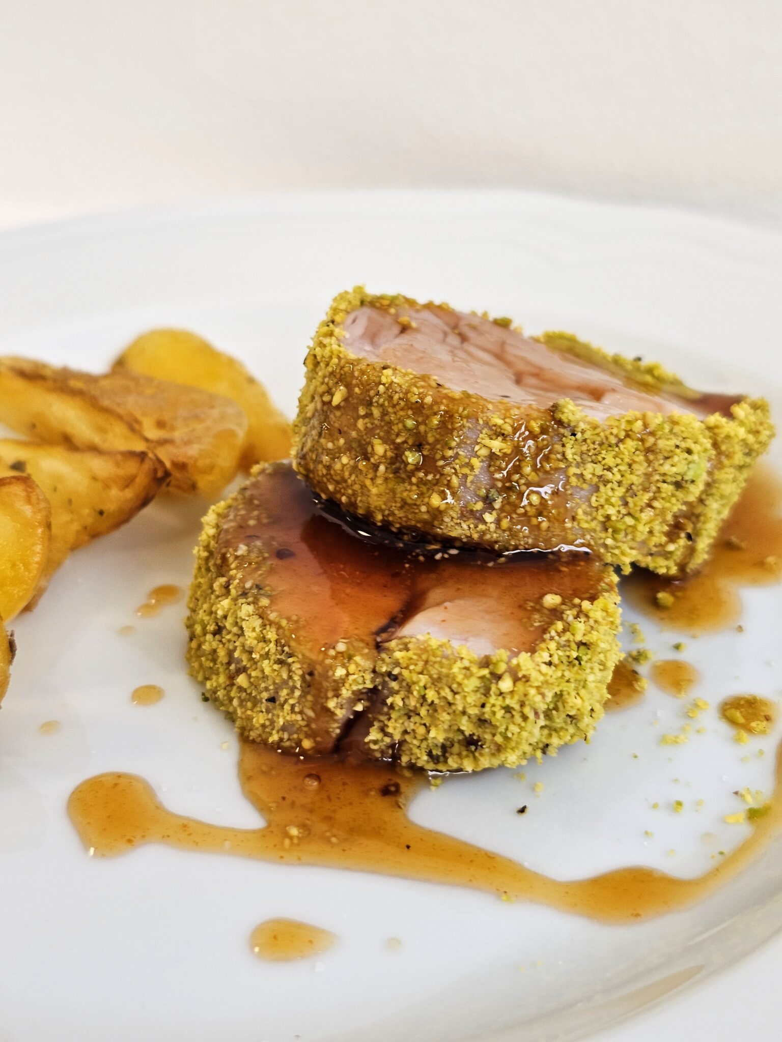 Bocconcini di carne in crosta di pistacchi