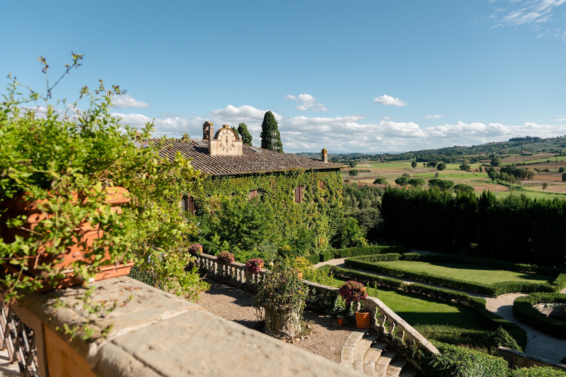 Facciata di Villa Fabbriche Palma, location per matrimoni ed eventi in Toscana